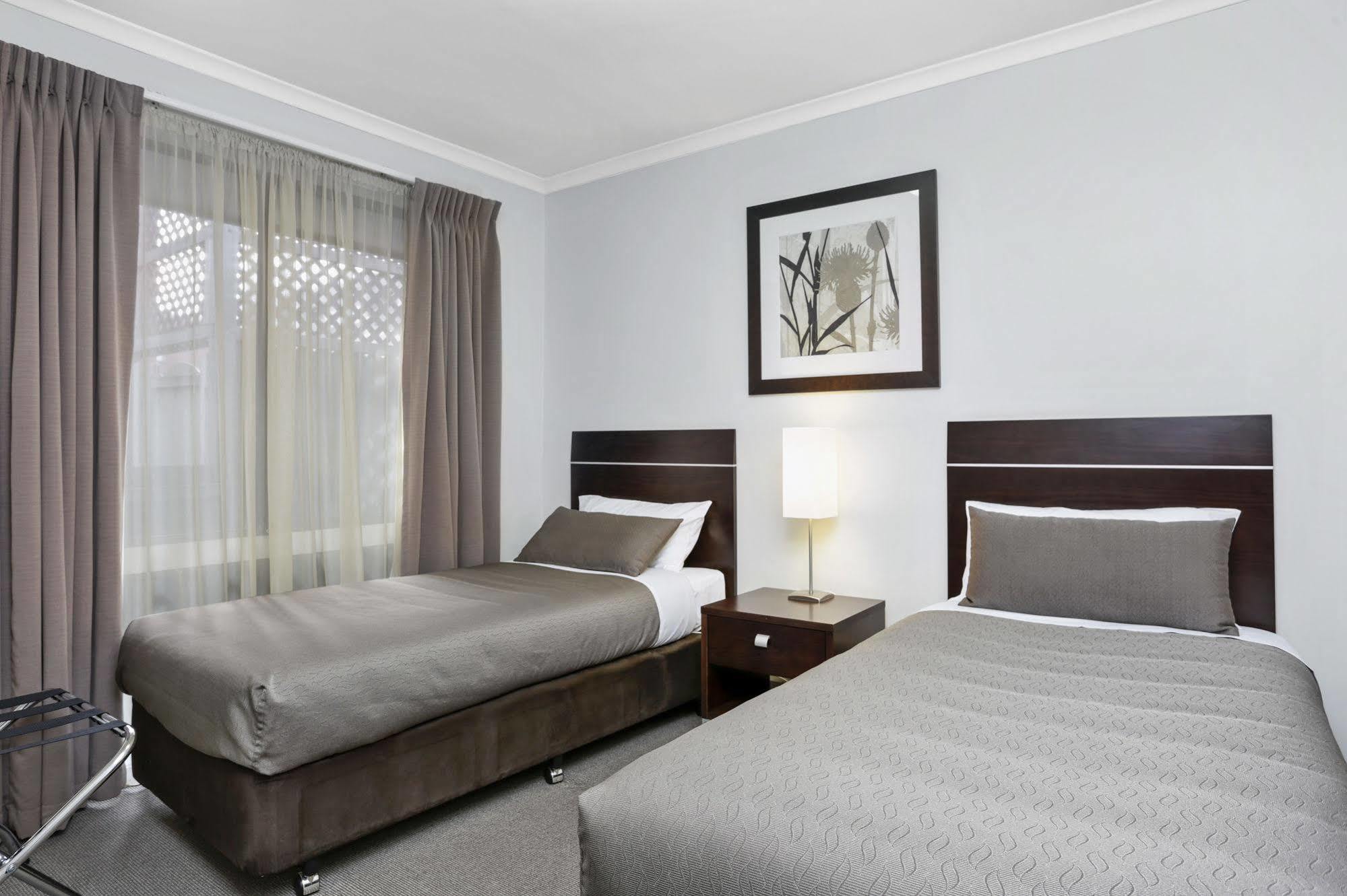 Elm Tree Motel Варнамбул Екстер'єр фото
